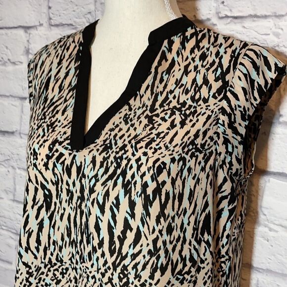 Suzy Shier Sleeveless V Neck Blouse Size Extra Small - Picture 3 of 8